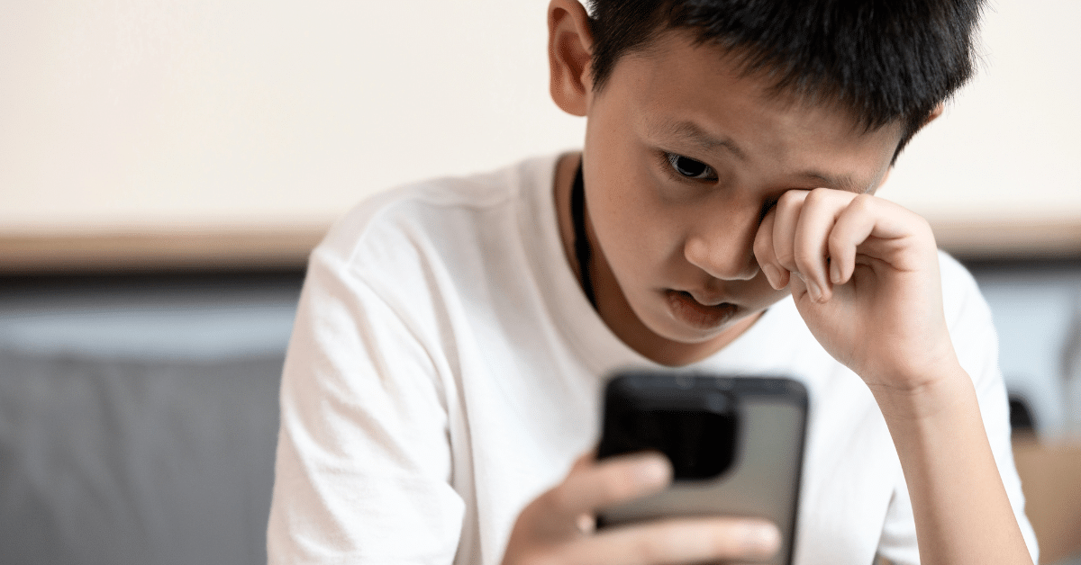 Ребенок и смартфон_2.png